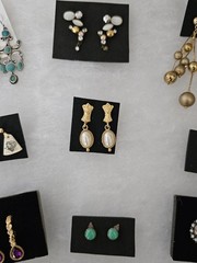 Vintage Modern Lot Of 9 Pair Pierced Earrings Party Fancy Gold Tone
