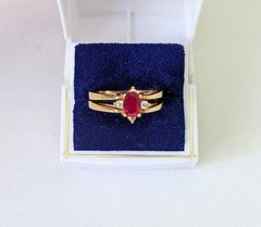 VINTAGE AVON RARE REVERSIBLE FLIP RING SIMULATED DIAMOND, RUBY, EMERALD SIZE 9