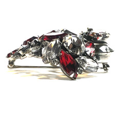 VINTAGE WEISS UNSIGNED SILVER TONE RUBY RED RINESTONE CLUSTER DOME BROOCH