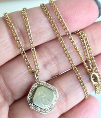 Vintage Initial Letter C Engraved Gold Tone Pendant Necklace 18″ Curb Link Chain