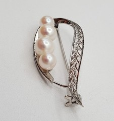 VTG Sterling Silver Brooch 1.75in Leaf Pod 4 Cultured Ivory Pearls MCM 5g Estate