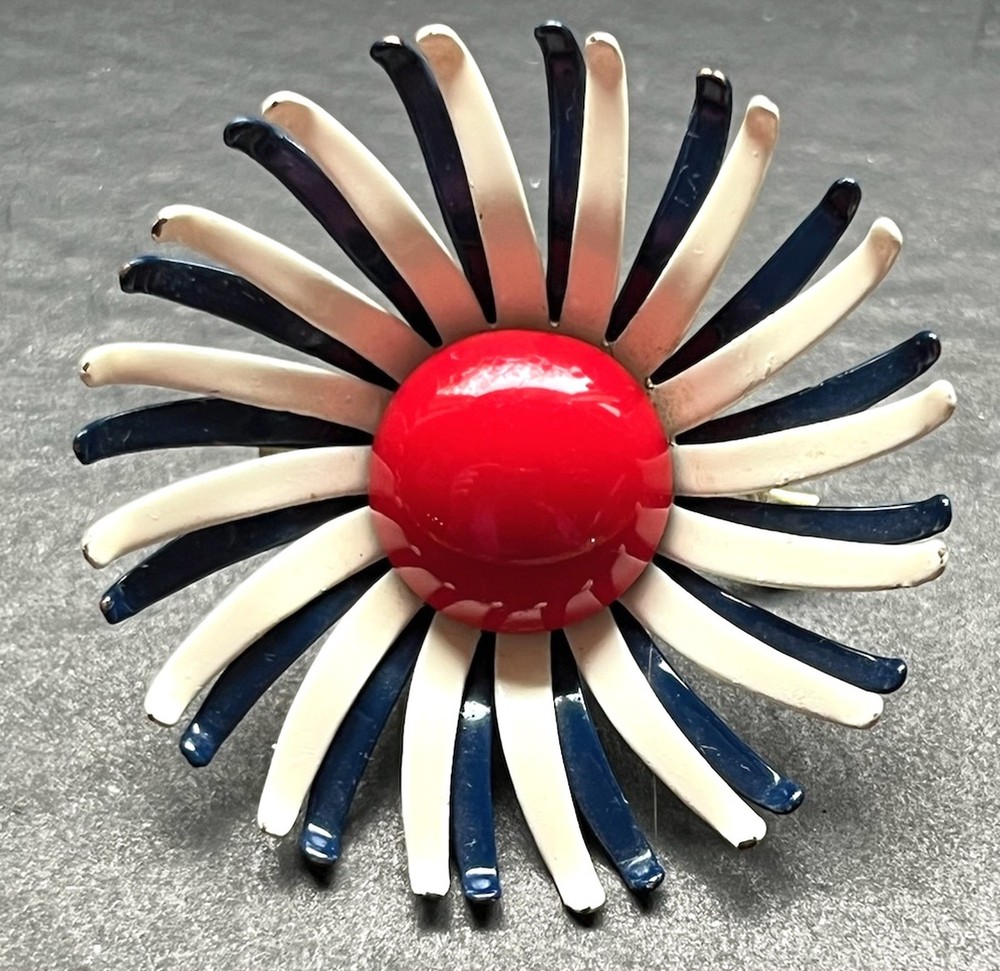 vtg RED, WHITE, DARK BLUE Layered Pinwheel Daisy PIN. Enamel & Metal. 1.75″.’60s