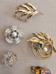 GUC Lot of 17 Costume Jewelry Pieces