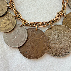 VINTAGE COIN CHARM BRACELET 11 INT COINS