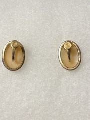 Vintage Pair Coro Gold Tone Beaded Edge Bezel Set Shell Cameo Screwback Earrings