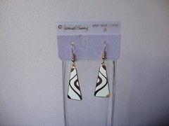 VINTAGE SAMUEL HUANG DESIGNER SIGNED CLOISONNE RETRO MOD CREAM DANGLE EARRINGS