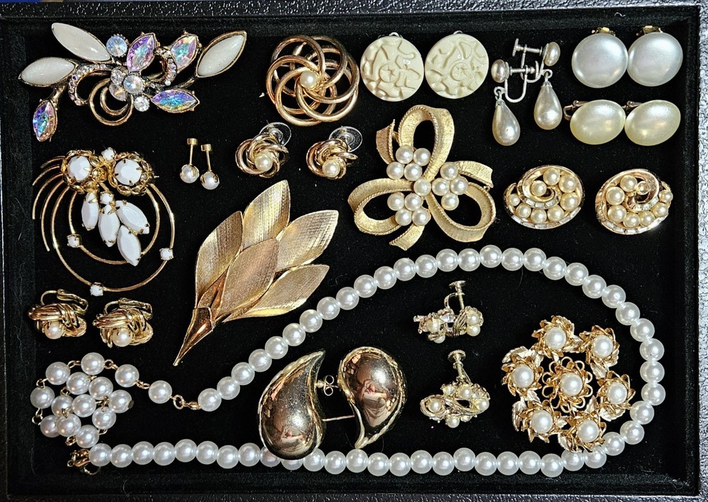 Goldtone Faux Pearl Jewelry Lot Trifari Japan Signed Pieces Brooch Earrings E30
