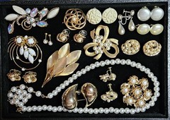 Goldtone Faux Pearl Jewelry Lot Trifari Japan Signed Pieces Brooch Earrings E30