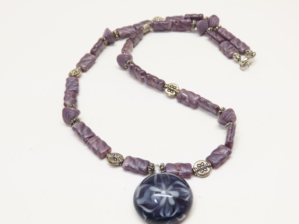 Vintage Necklace Purple Beaded Art Glass Silver Tone D5383