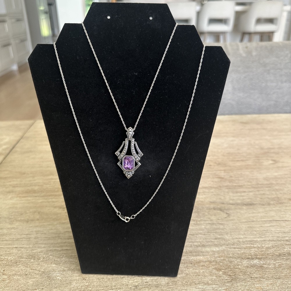 VINTAGE AVON SIMULATED AMETHYST IN SILVER TONE PENDANT NECKLACE 32”
