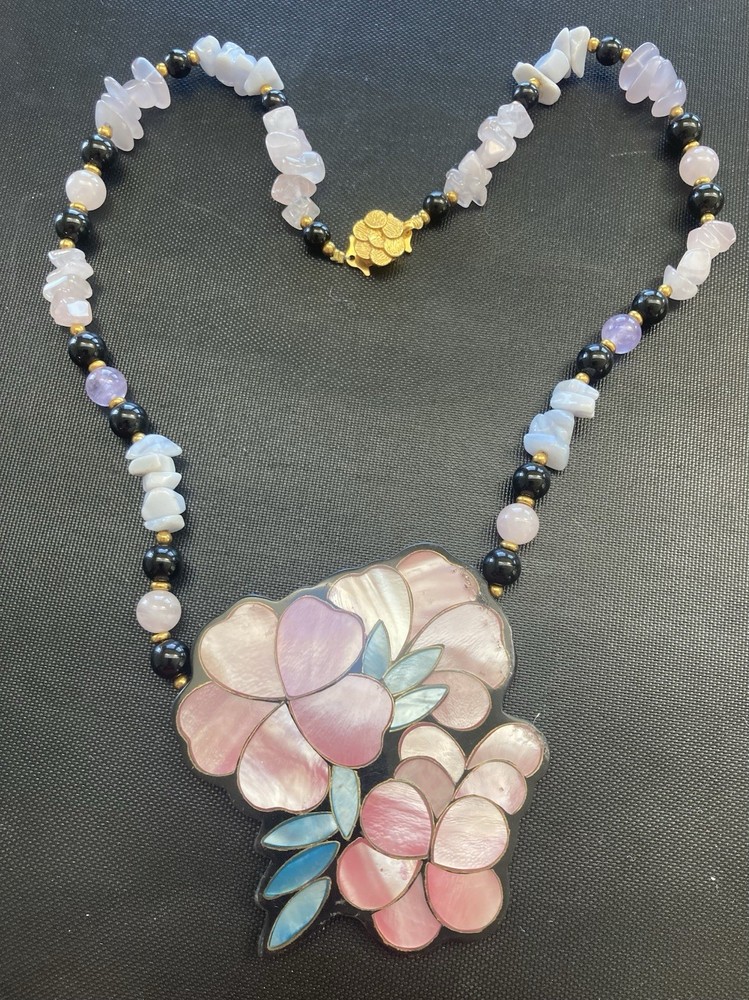 Lee Sands Necklace Large Flower Inlaid Mother Of Pearl Abalone Gemstone 20″