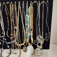 160 Pc Vintage To Now Mixed Jewelry Lot Necklaces Bracelets Brooches Rings Pins