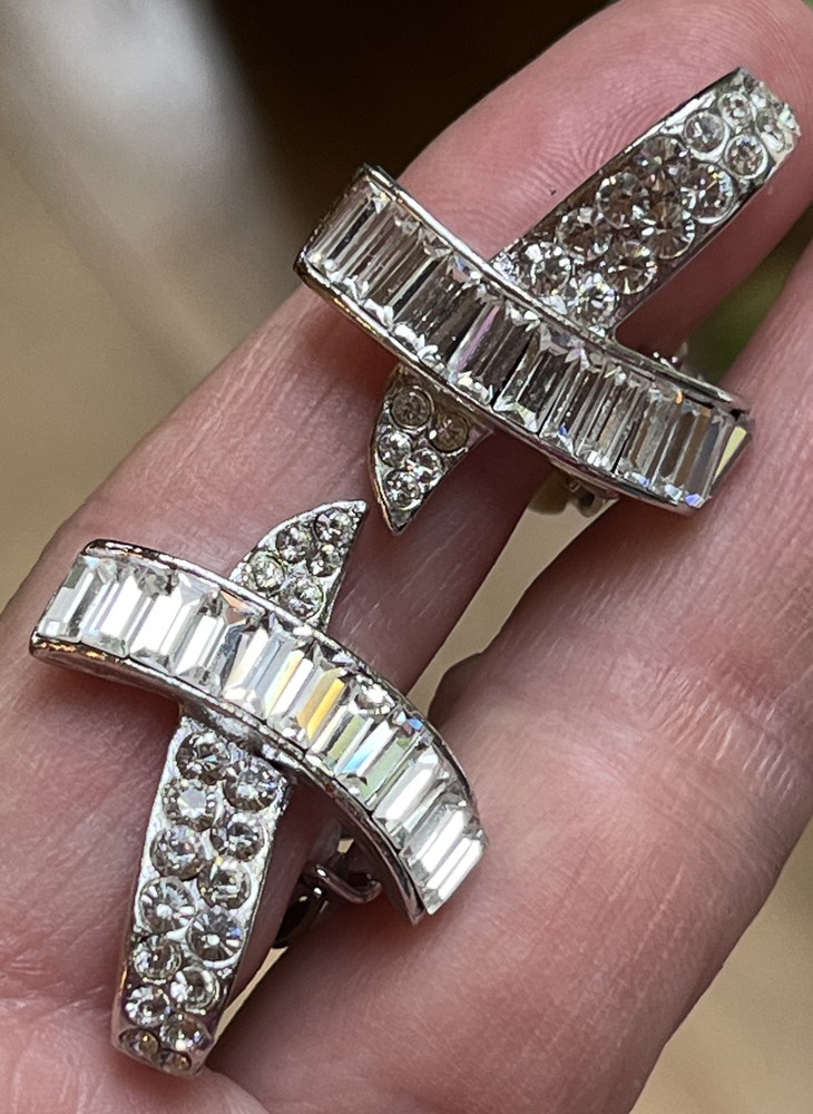 Glamorous Designer Jarin Pave’ Faceted Crystal Rhinestone Clip Earrings Sparky
