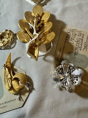 Lot of (7) Vintage Brooches Various Designs/Styles/Shapes/Colors Fashion Jewelry