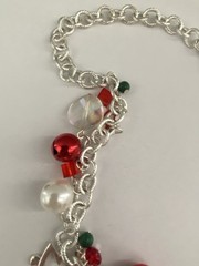 VINTAGE CHRISTMAS Red & Green Bead & Charms Festive Silver Tone Chain Necklace