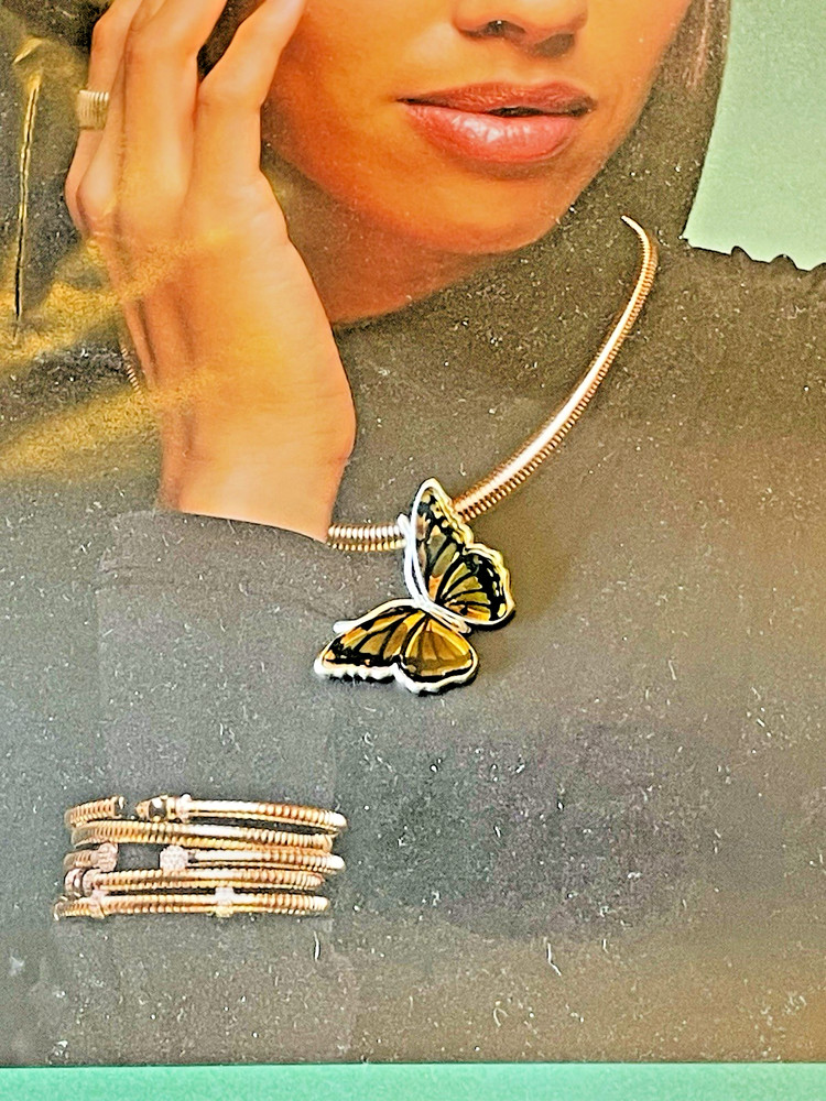 Butterfly Genuine Baltic Amber Necklace Vintage Egg Yolk Butterscotch Polish 老琥珀