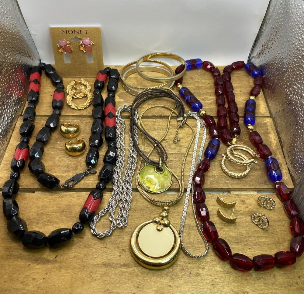 Vintage 15 Piece Monet Signed Mixed Jewelry Lot
