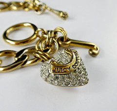 Vintage Juicy Couture Crystal Puffed Pave Heart Charm Bracelet Gold Tone Toggle
