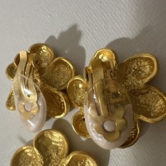Gold Tone Flower Jewelry Set w/ Clear Round Rhinestones, Earrings & Brooch Pin