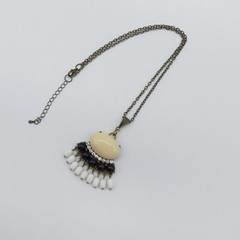 Ivory Color Cabochon Pendant Necklace Boho Cute Everyday Wear 18″