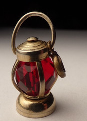 VTG 1960’S SILVER PLATE RED CUT CRYSTAL RAILROAD LATTERN BRACELET CHARM