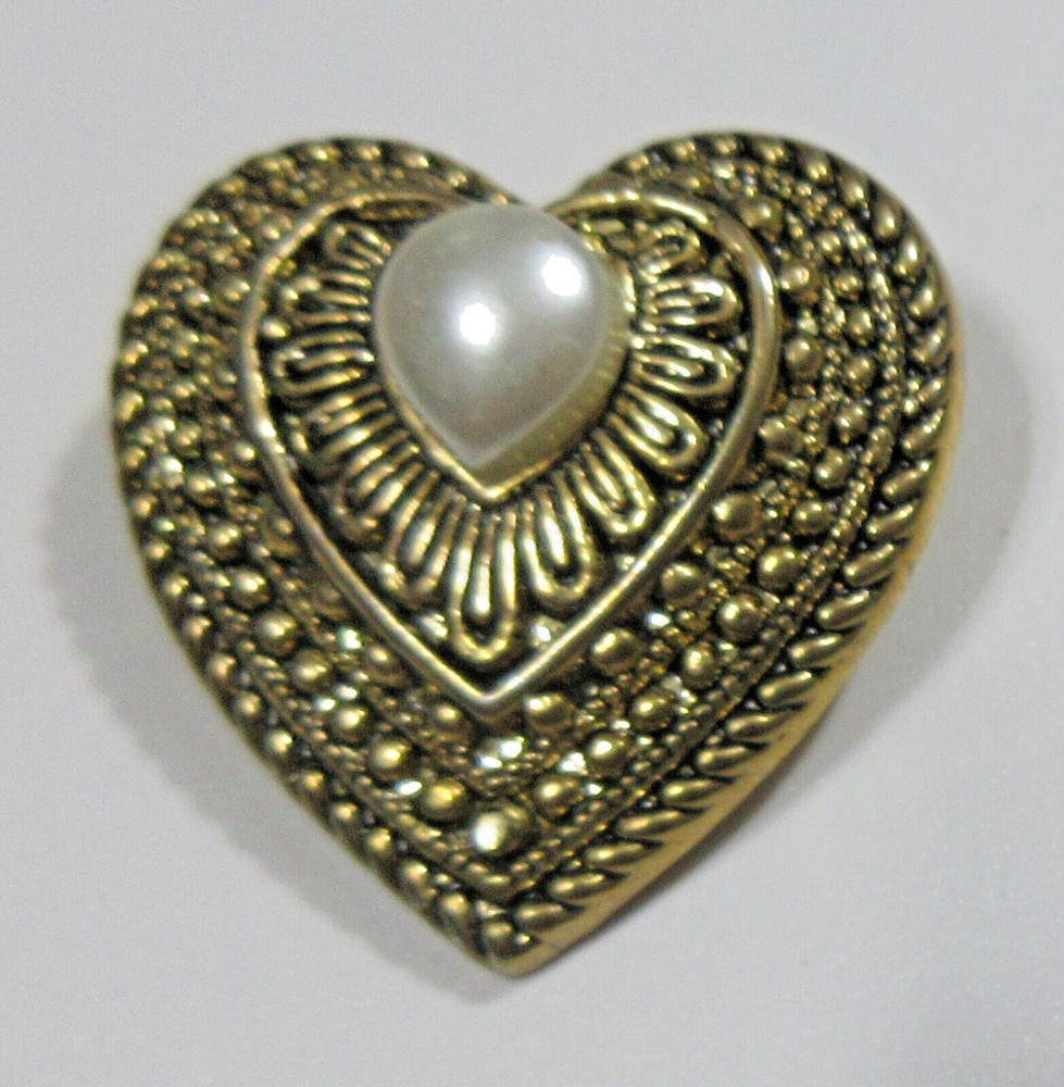 Vtg SIGNED TAIWAN heart off white faux pearl black gold tone metal Brooch Pin