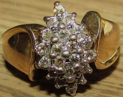 VINTAGE 10K GOLD & DIAMOND CLUSTER RING, 3.1 grams, SIZE 5, SIGNED AM-G
