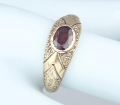 Pretty Antique Victorian Solid 9K Gold Garnet Floral Scroll Band Ring Size 5.25