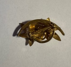 Vintage Gold Tone Floral Brooch Pin W/ Faux Pearl & Purple Rhinestone 3D Texture