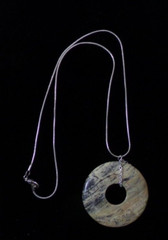 JASPER 45 MM DONUT ON 18″ SILVER PLATE CHAIN HG50 J88CR
