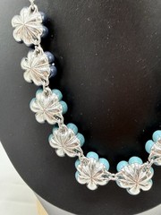 20″ Ann Taylor Factory Flower plastic Stone Statement Necklace