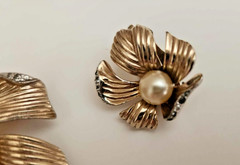 Vintage Jomaz flower faux Pearl Rhinestone Pin brooch and Earrings Set