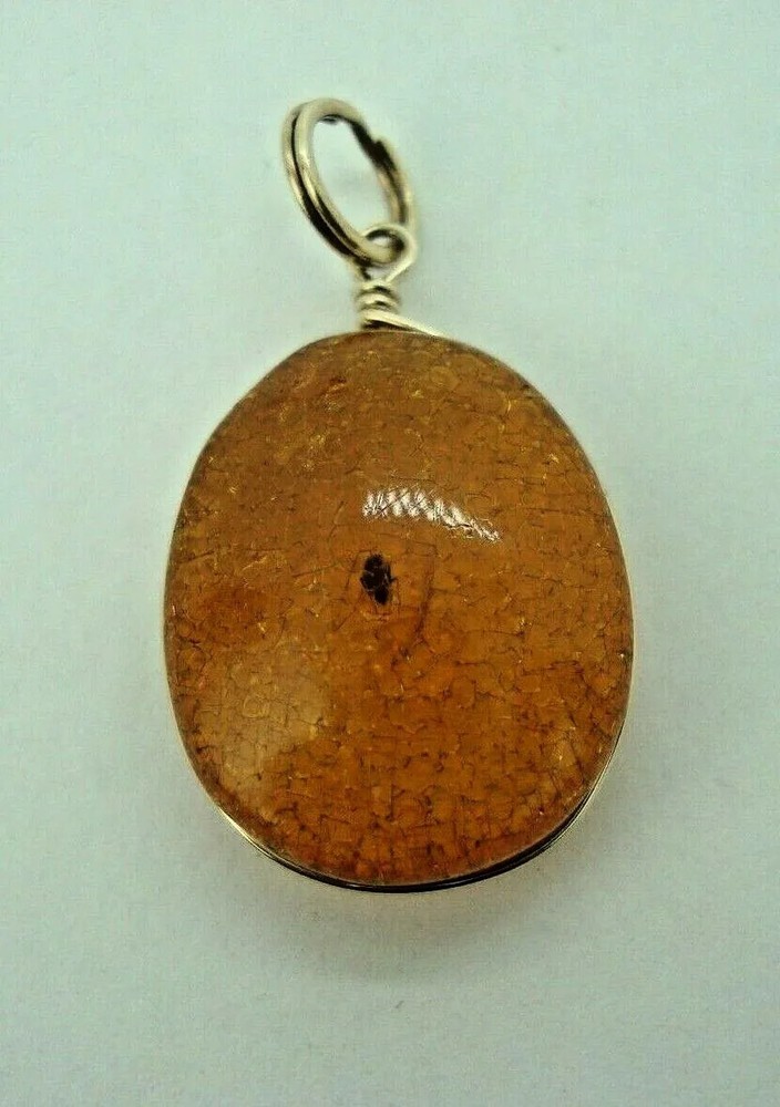 VINTAGE ANTIQUE BALTIC AMBER PENDANT W/INSECT BUG FOSSIL & GOLD TONE WIRE FRAME