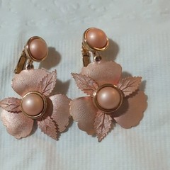 Pink Flower Brooch Pin & Clip-On Earrings Set, Gold Tone, Simulated Pearl