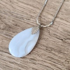 Vintage Natural Stone Ivory Silvertone 28″ Chain 1.75″ Gemstone Pendant Necklace