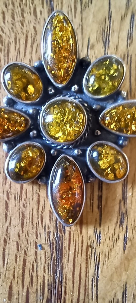 VINTAGE BALTIC AMBER STERLING SILVER BROOCH