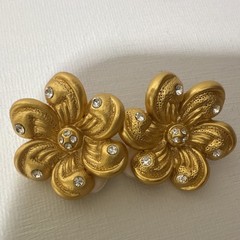 Gold Tone Flower Jewelry Set w/ Clear Round Rhinestones, Earrings & Brooch Pin