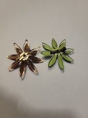 1950-1970 Vintage Metal Enamel Brooches Daisy Flower Design
