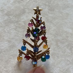 Hollycraft Christmas Tree Brooch Pin Dangling Glass Beads Ornaments Gold Toned