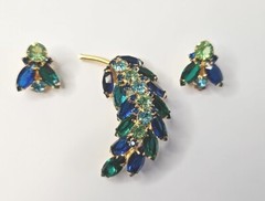 VTG Juliana Brooch & Clip on Earrings Green Blue Rhinestones Goldtone