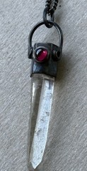 Vintage 1970s Sterling Silver 925 Quartz Crystal Point Pendant Necklace Garnet