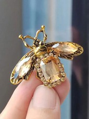 Vintage Baroque Bee Brooch – Gold Zinc Alloy Insect Pin With Faceted Gemstone