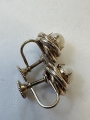 Women’s Genuine Cultured Pearl Screw Back Earrings Vintage Gold Tone Knot Style