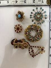 6 Vintage Christmas Holiday Winter Themed Brooches/pins Unsigned