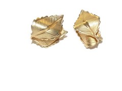Vintage GIOVANNI Clip on Earrings Textured Double Leaf Design