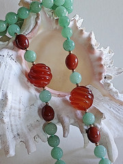 ESTATE APPLE GREEN JADE CARNELIAN HAND CUT MELONS NECKLACE 30″ LONG 10 MM 110 GR