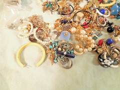 Big 14 oz Lot Earrings Matched Pairs Pierced Ears Gold Tone Faux Jewels Pearls