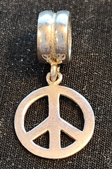 Vtg Sterling Silver PEACE SIGN EURO BEAD #11 Bracelet Charm, 1.03g, 7/8 in