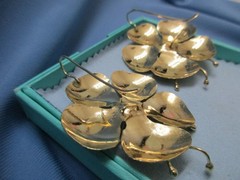 Vtg 80s Runway Couture Large Gold Tone Metal Earrings Daysy Flush Flower