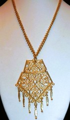 Vintage Gold Tone Scrollwork Pendant Curb Link Chain Necklace Beaded Dangles